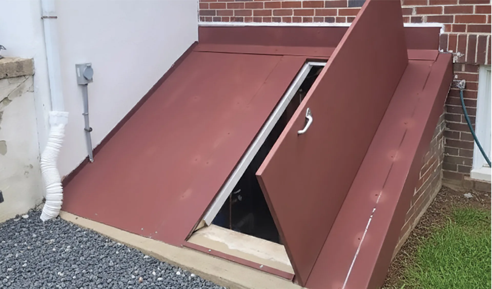 EcoSpect Custom Diamond Plate Doors